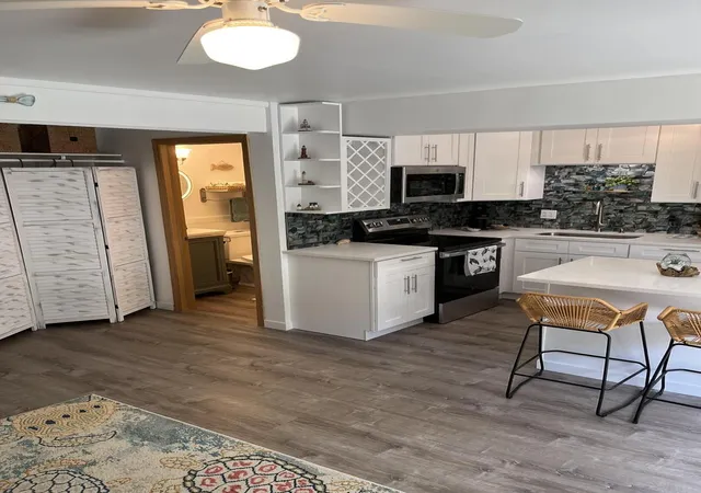 Listing Photo 4 - Condo for sale in building located at 38 N Bermuda Colony, Fox Lake, IL 60020 - Unit #6