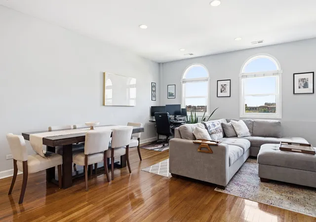Listing Photo 4 - Condo for sale in building located at 523 N Racine Ave, Chicago, IL 60642 - Unit #4