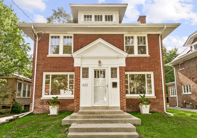 Photo 1 of Single family home for sale at 622 Sexton St, Aurora, IL 60505 | MLS# 12782468 | Listing updated on 2026-10-10