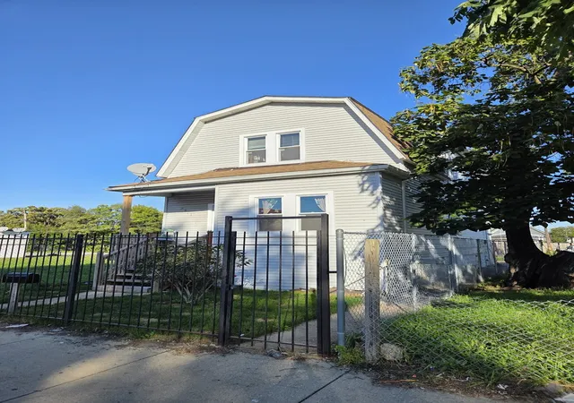 Listing Photo 1 - Condo for sale in building located at 7411 S Racine Ave, Chicago, IL 60636