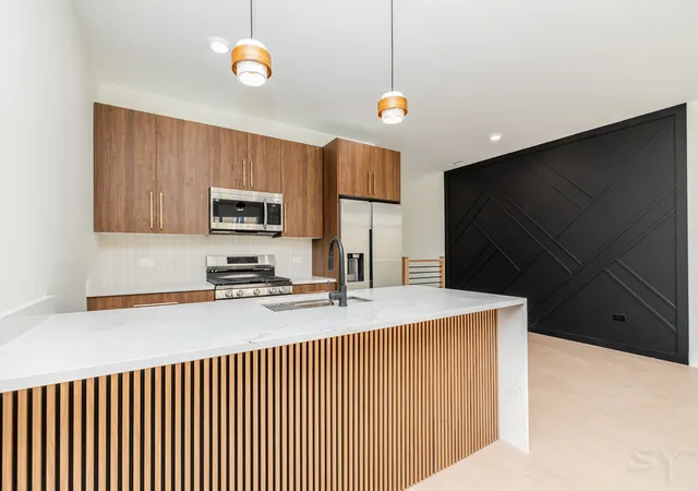 Listing Photo 4 - Condo for sale in building located at 2917 W Arthington St, Chicago, IL 60612