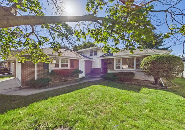 Photo 1 of Single family home for sale at 16112 Michigan Ave, South Holland, IL 60473 | MLS# 12782498 | Listing updated on 2026-10-10