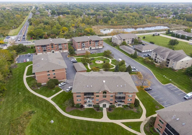 Photo 3 of Condo for sale at 6840 W Winding Trl #301, Oak Forest, IL 60452 | MLS# 12782522 | Listing updated on 2026-10-21
