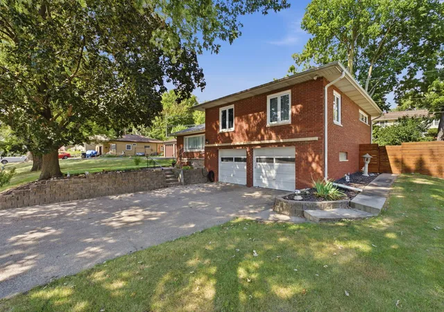 Photo 2 of Single family home for sale at 1507 36th Avenue, Moline, IL 61265 | MLS# 12782539 | Listing updated on 2026-10-20