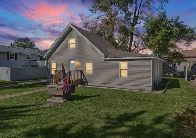 Photo 1 of Single family home for sale at 409 W Warren St, Le Roy, IL 61752 | MLS# 12782551 | Listing updated on 2026-10-23