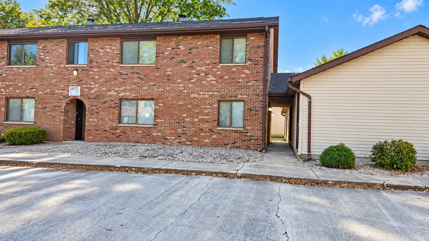 Listing Photo 1 - Condo for sale in 1803 Oliver Dr located at 1803 Oliver Dr, Urbana, IL 61802 - Unit 1803 Oliver Dr