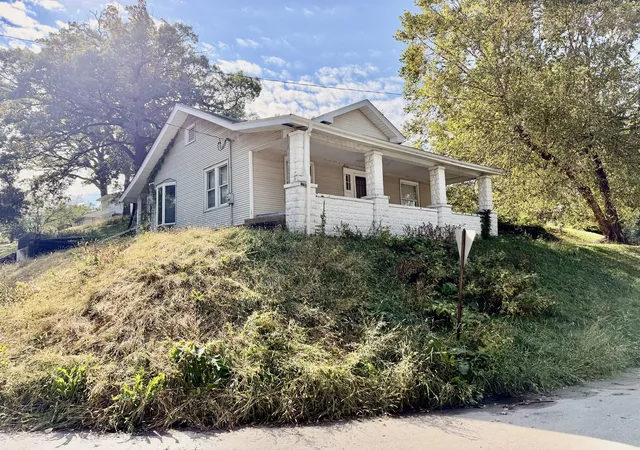 Photo 2 of Single family home for sale at 206 8th Street, Silvis, IL 61282 | MLS# 12782567 | Listing updated on 2026-10-10