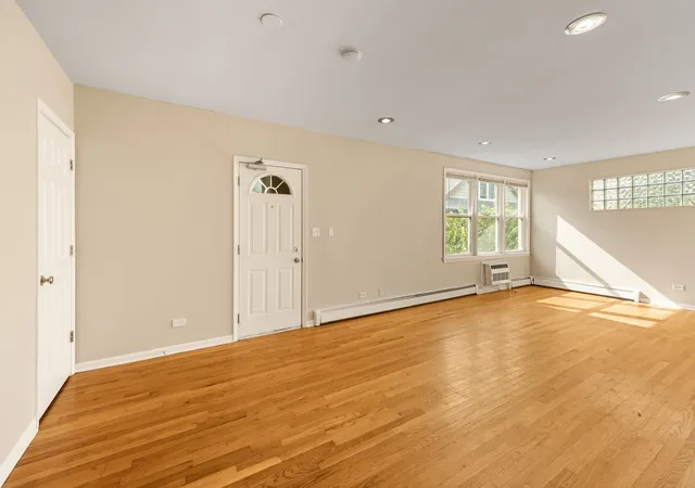 Photo 3 of Condo for sale at 1536 W Pratt Blvd #3D, Chicago, IL 60626 | MLS# 12782573 | Listing updated on 2026-10-10