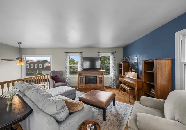 Photo 4 of Single family home for sale at 4175 Crimson Dr, Hoffman Estates, IL 60192 | MLS# 12782577 | Listing updated on 2026-10-20