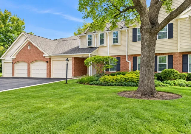 Townhouse for sale at 1404 Nottingham Ct #C2, Wheeling, IL 60090 | MLS# 12782582