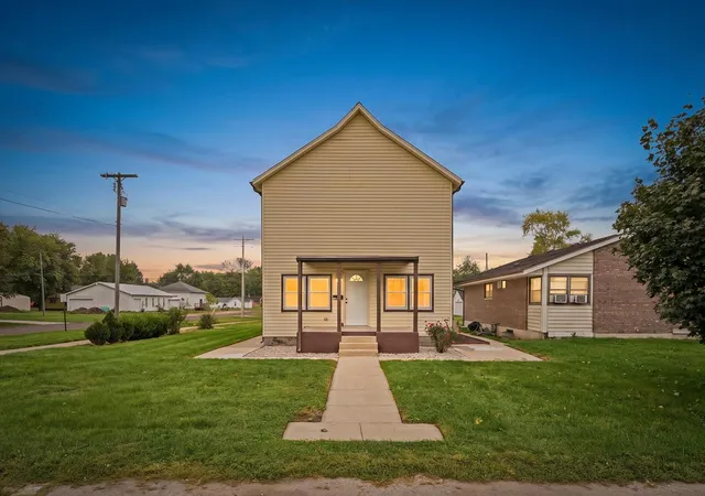 Photo 1 of Single family home for sale at 523 W 9th Street, Gibson City, IL 60936 | MLS# 12782585 | Listing updated on 2026-10-21