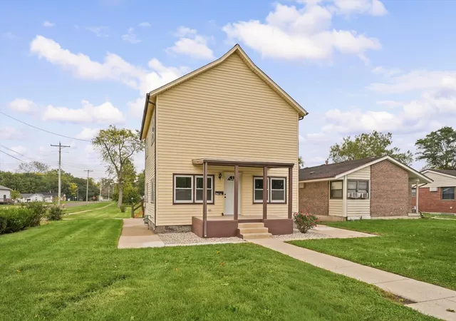 Photo 3 of Single family home for sale at 523 W 9th Street, Gibson City, IL 60936 | MLS# 12782585 | Listing updated on 2026-10-21