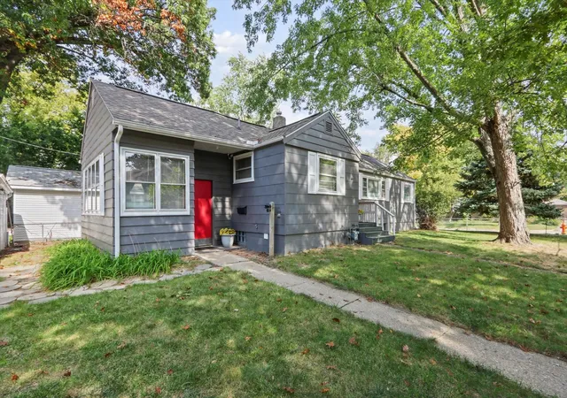 Photo 1 of Single family home for sale at 801 N Busey Ave, Urbana, IL 61801 | MLS# 12782594 | Listing updated on 2026-10-11
