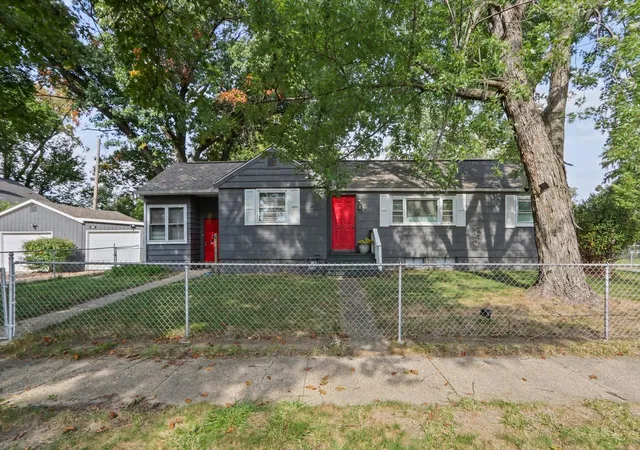 Photo 3 of Single family home for sale at 801 N Busey Ave, Urbana, IL 61801 | MLS# 12782594 | Listing updated on 2026-10-11