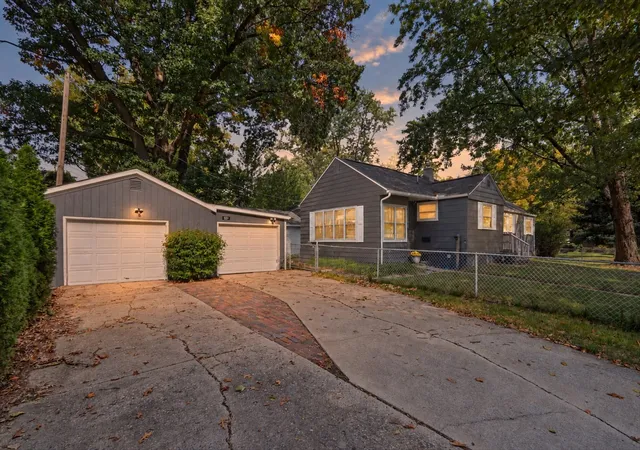 Photo 3 of Single family home for sale at 801 N Busey Ave, Urbana, IL 61801 | MLS# 12782594 | Listing updated on 2026-10-11
