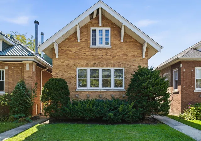 Photo 2 of Single family home for sale at 5505 W Pensacola Ave, Chicago, IL 60641 | MLS# 12782599 | Listing updated on 2026-10-11