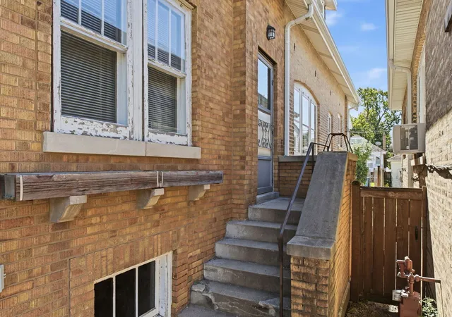 Photo 3 of Single family home for sale at 5505 W Pensacola Ave, Chicago, IL 60641 | MLS# 12782599 | Listing updated on 2026-10-11