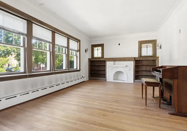 Photo 3 of Single family home for sale at 5505 W Pensacola Ave, Chicago, IL 60641 | MLS# 12782599 | Listing updated on 2026-10-11