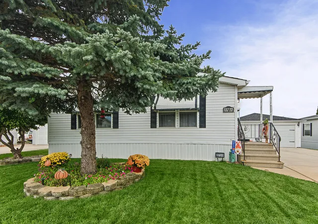 Photo 3 of Manufactured home for sale at 22730 S Ridge Ln, Frankfort, IL 60423 | MLS# 12782624 | Listing updated on 2026-10-15