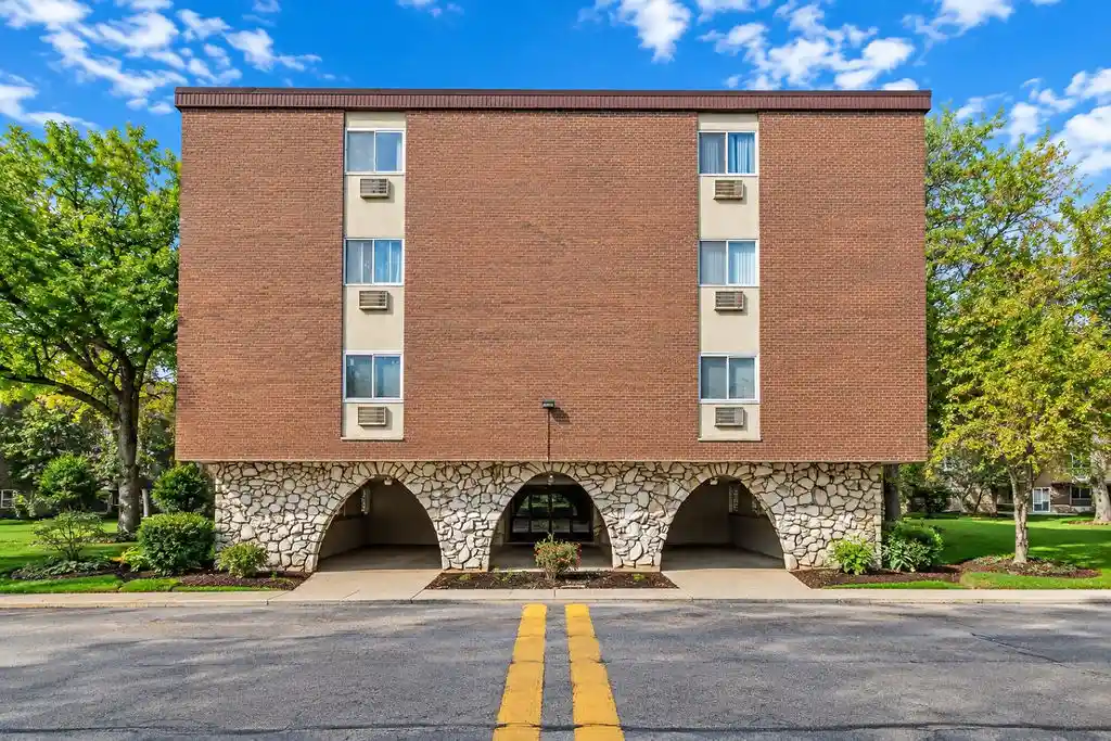 Listing Photo 1 - Condo for sale in 1331 S Finley Rd located at 1331 S Finley Rd, Lombard, IL 60148 - Unit #212