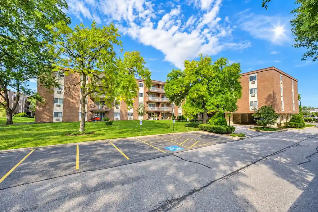 Listing Photo 26 - Condo for sale in 1331 S Finley Rd located at 1331 S Finley Rd, Lombard, IL 60148 - Unit #212