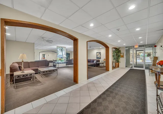 Listing Photo 3 - Condo for sale in building located at 1331 S Finley Rd, Lombard, IL 60148 - Unit #212