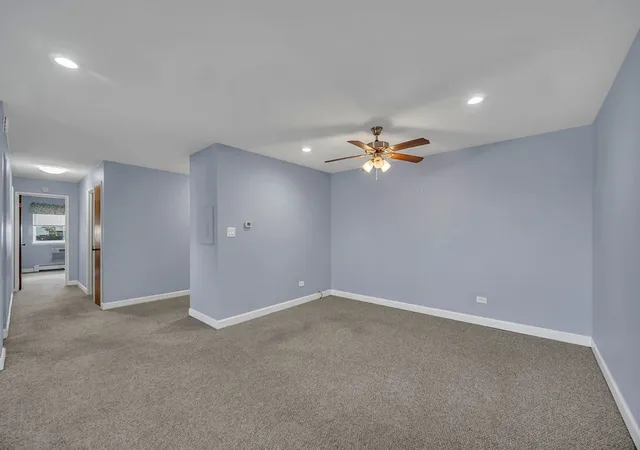 Listing Photo 5 - Condo for sale in building located at 1331 S Finley Rd, Lombard, IL 60148 - Unit #212