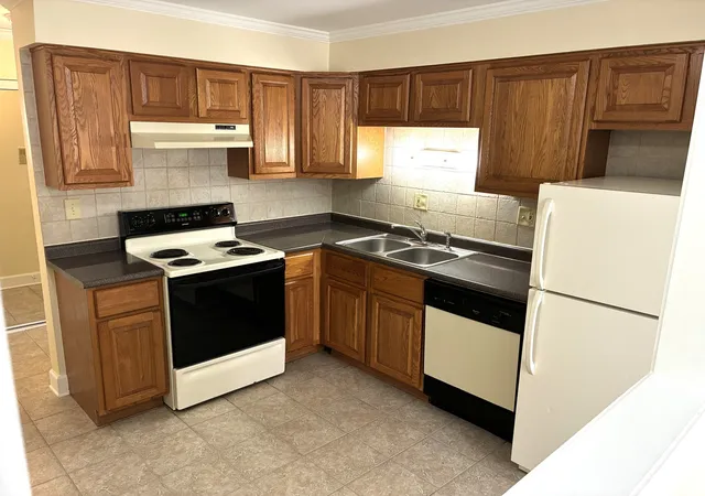 Listing Photo 4 - Condo for sale in building located at 4500 Beau Monde Dr, Lisle, IL 60532 - Unit #210
