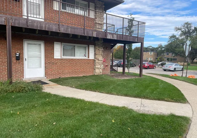 Condo for sale at 1480 S Busse Rd #1F, Mount Prospect, IL 60056 | MLS# 12782647
