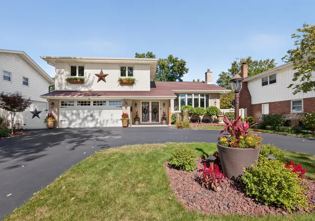Photo 1 of Single family home for sale at 1330 190th Street, Homewood, IL 60430 | MLS# 12782652 | Listing updated on 2026-10-15