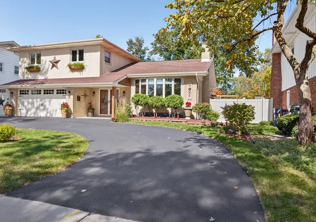 Photo 2 of Single family home for sale at 1330 190th Street, Homewood, IL 60430 | MLS# 12782652 | Listing updated on 2026-10-15