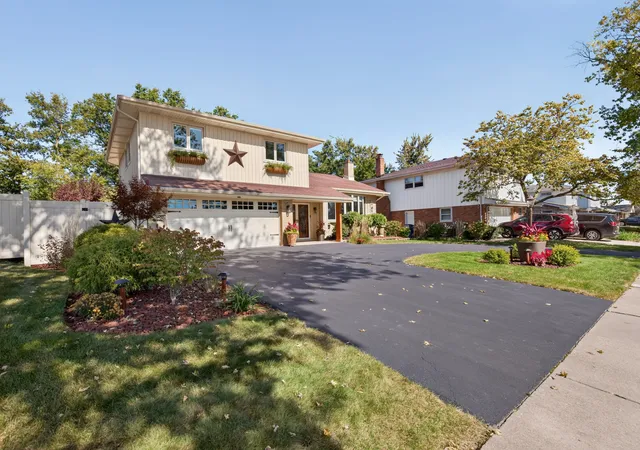 Photo 3 of Single family home for sale at 1330 190th Street, Homewood, IL 60430 | MLS# 12782652 | Listing updated on 2026-10-15