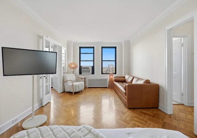 Listing Photo 1 - Condo for sale in building located at 2000 N Lincoln Park W, Chicago, IL 60614 - Unit #911
