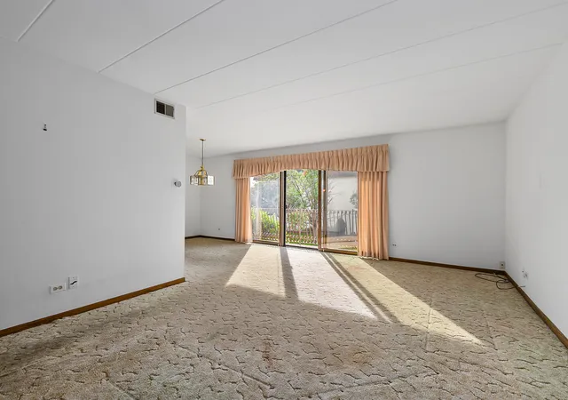 Listing Photo 2 - Condo for sale in building located at 7433 Ponderosa Ct, Orland Park, IL 60462 - Unit #2