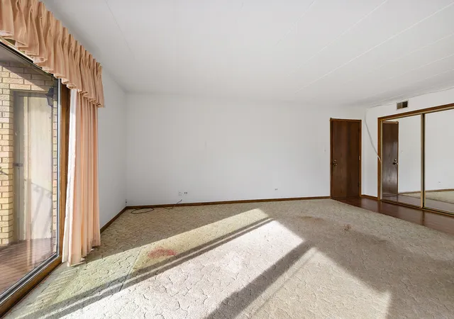 Listing Photo 3 - Condo for sale in building located at 7433 Ponderosa Ct, Orland Park, IL 60462 - Unit #2