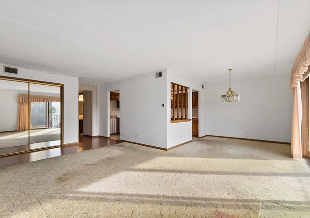 Listing Photo 5 - Condo for sale in building located at 7433 Ponderosa Ct, Orland Park, IL 60462 - Unit #2