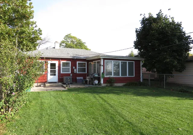 Photo 2 of Single family home for sale at 1304 Schriber Ave, Joliet, IL 60435 | MLS# 12782676 | Listing updated on 2026-10-20