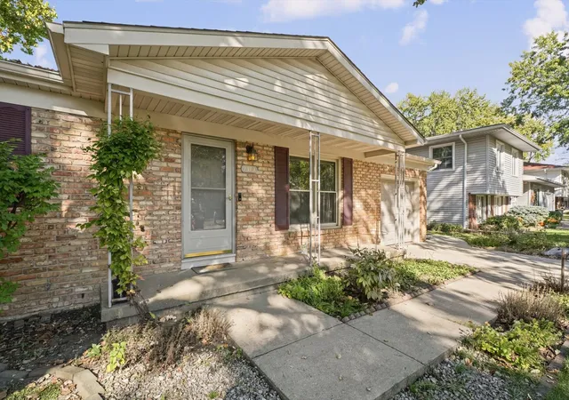 Photo 4 of Single family home for sale at 2312 Barberry Dr, Champaign, IL 61821 | MLS# 12782686 | Listing updated on 2026-10-22