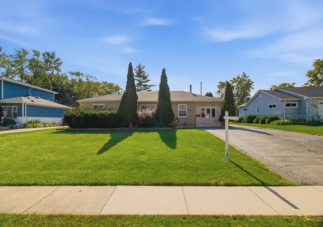 Photo 1 of Single family home for sale at 665 Illinois Blvd, Hoffman Estates, IL 60169 | MLS# 12782687 | Listing updated on 2026-10-21