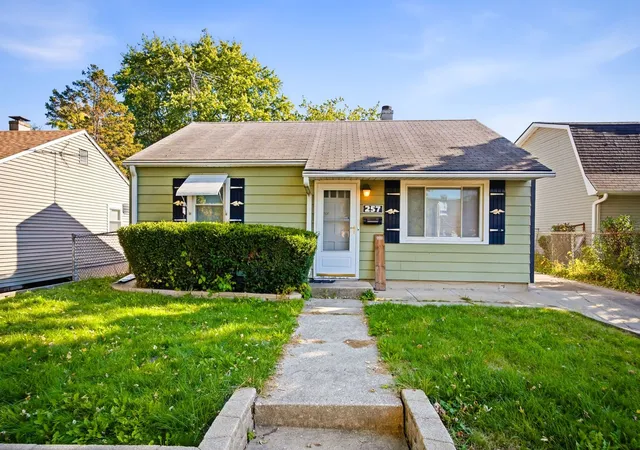 Photo 1 of Single family home for sale at 257 Vermont Ave, Aurora, IL 60505 | MLS# 12782702 | Listing updated on 2026-10-29