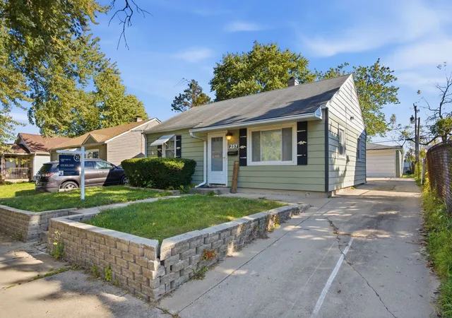 Photo 1 of Single family home for sale at 257 Vermont Ave, Aurora, IL 60505 | MLS# 12782702 | Listing updated on 2026-10-29