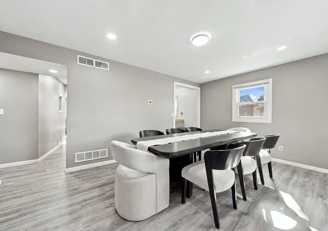 Photo 2 of Single family home for sale at 257 Vermont Ave, Aurora, IL 60505 | MLS# 12782702 | Listing updated on 2026-10-29