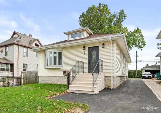 Photo 1 of Single family home for sale at 900 Cochrane Ave, Joliet, IL 60436 | MLS# 12782706 | Listing updated on 2026-10-21