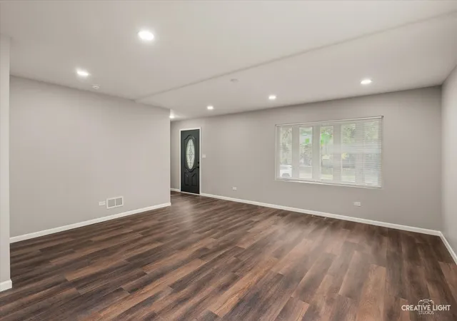 Photo 3 of Single family home for sale at 900 Cochrane Ave, Joliet, IL 60436 | MLS# 12782706 | Listing updated on 2026-10-21