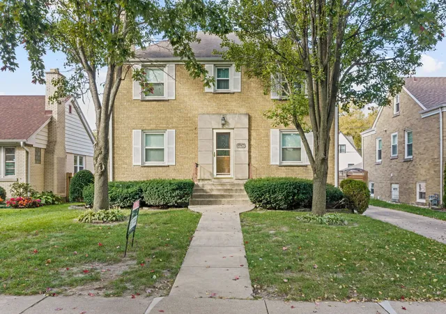 Single family home for sale at 840 S Ashland Ave, La Grange, IL 60525 | MLS# 12782728