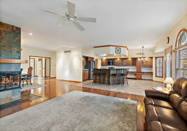 Photo 3 of Single family home for sale at 2101 Burnham Ct, Algonquin, IL 60102 | MLS# 12782748 | Listing updated on 2026-10-27