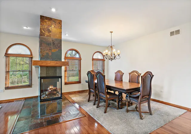 Photo 4 of Single family home for sale at 2101 Burnham Ct, Algonquin, IL 60102 | MLS# 12782748 | Listing updated on 2026-10-27