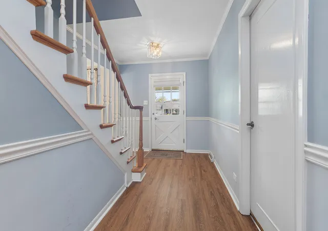Photo 2 of Single family home for sale at 1240 Heather Hl Crst, Flossmoor, IL 60422 | MLS# 12782749 | Listing updated on 2026-10-28