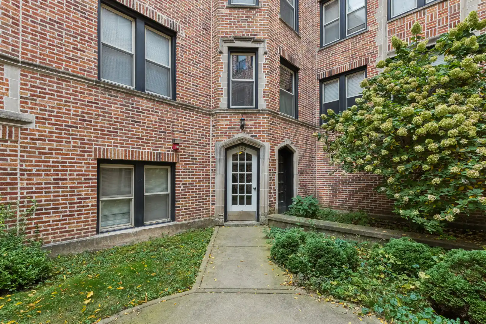 Listing Photo 2 - Condo for sale in 136 Clyde Ave located at 136 Clyde Ave, Evanston, IL 60202 - Unit #2S