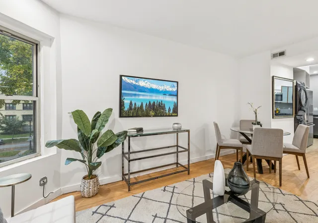 Listing Photo 4 - Condo for sale in building located at 136 Clyde Ave, Evanston, IL 60202 - Unit #2S